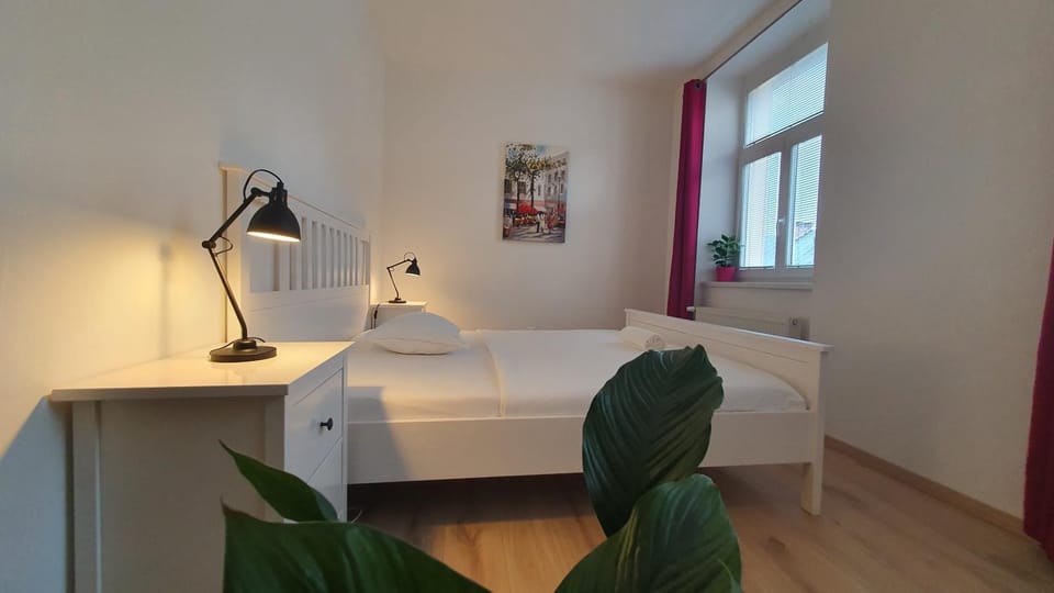 Photo of the whole room, Bedroom