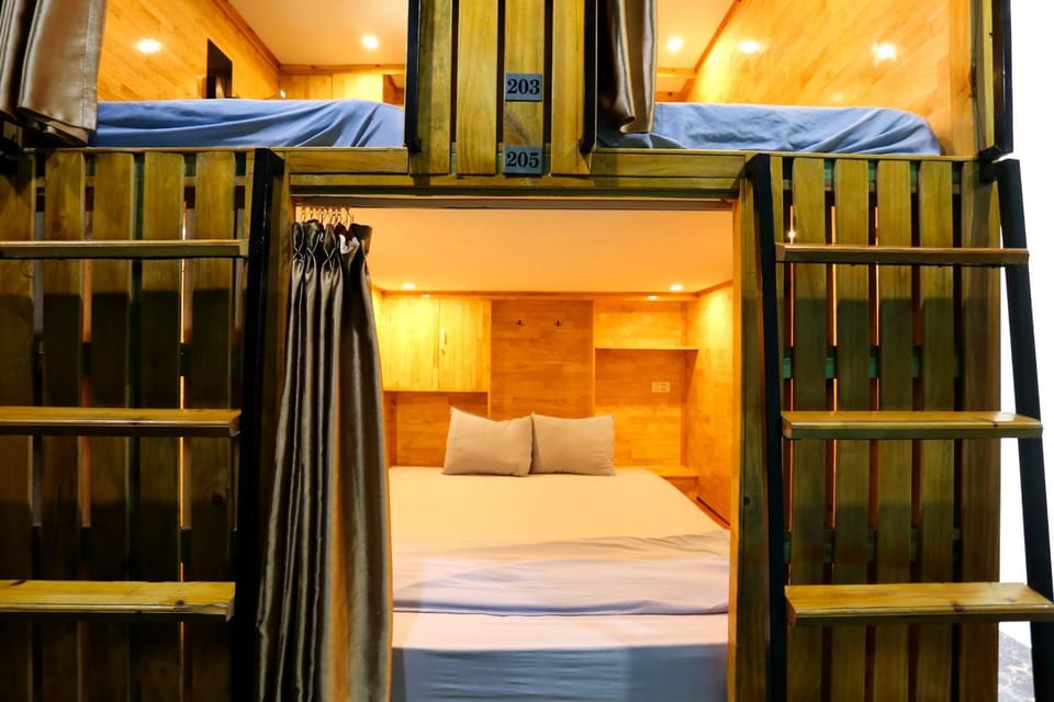 Bed, bunk bed