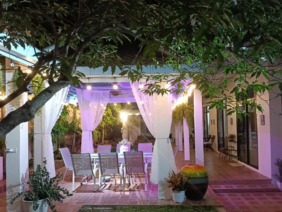 4 Bed Villa Private Pool and BBQ Jomtien Beach Villa in Pattaya City