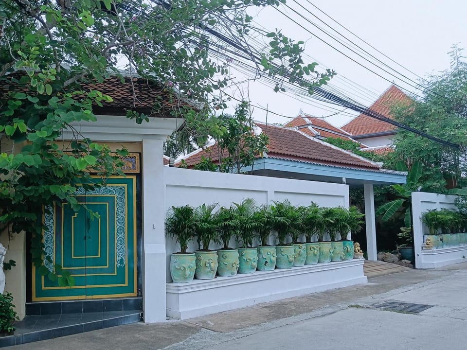 4 Bed Villa Private Pool and BBQ Jomtien Beach Villa in Pattaya City