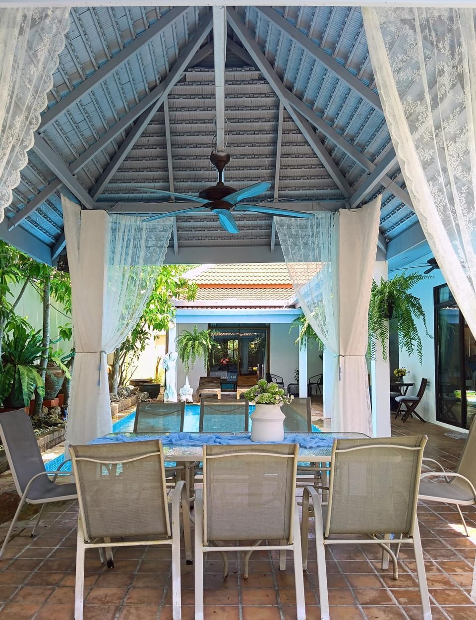 Property building, Swimming pool, Breakfast