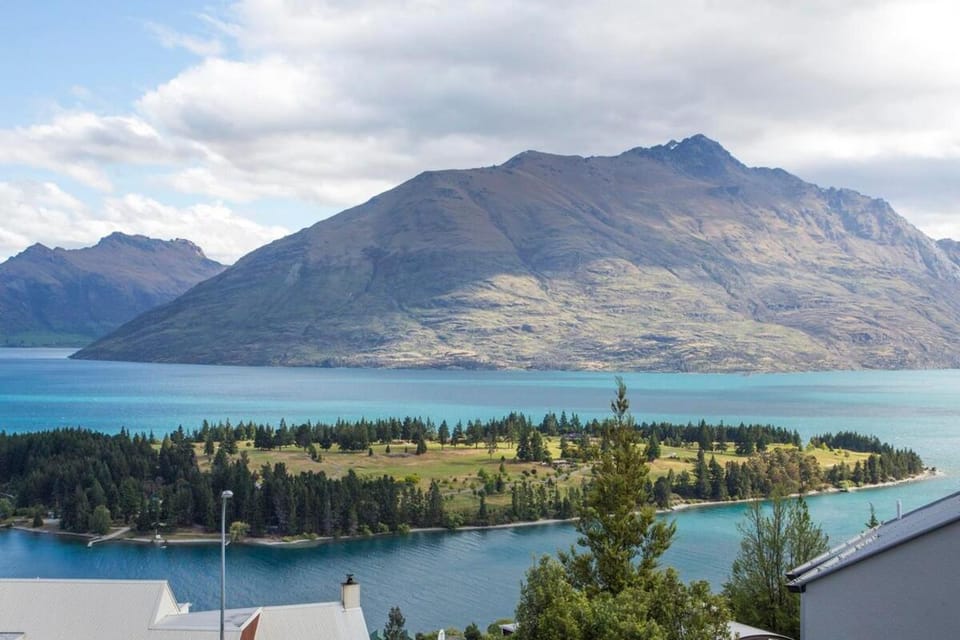 Nearby landmark, Day, Natural landscape, Lake view, Mountain view