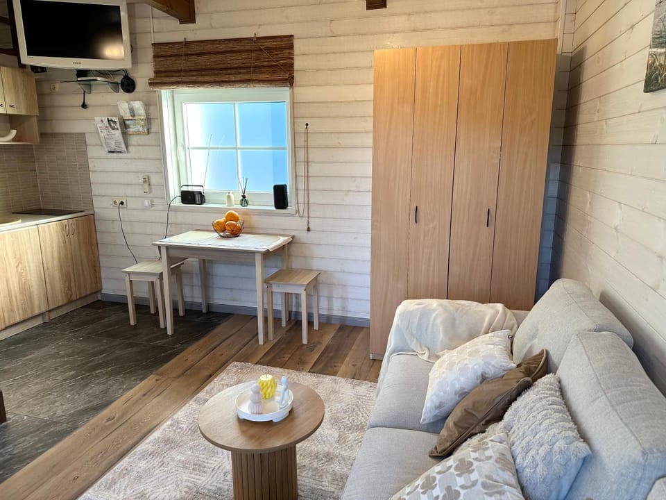 TV and multimedia, Kitchen or kitchenette, Living room, Seating area, Dining area, internet