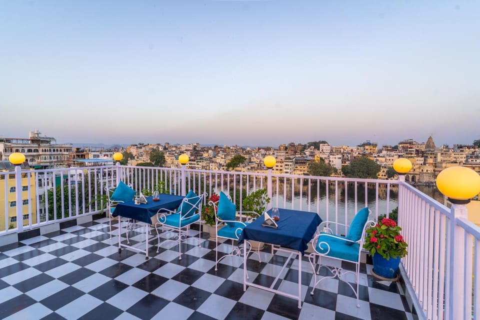 Restaurant/places to eat, Balcony/Terrace