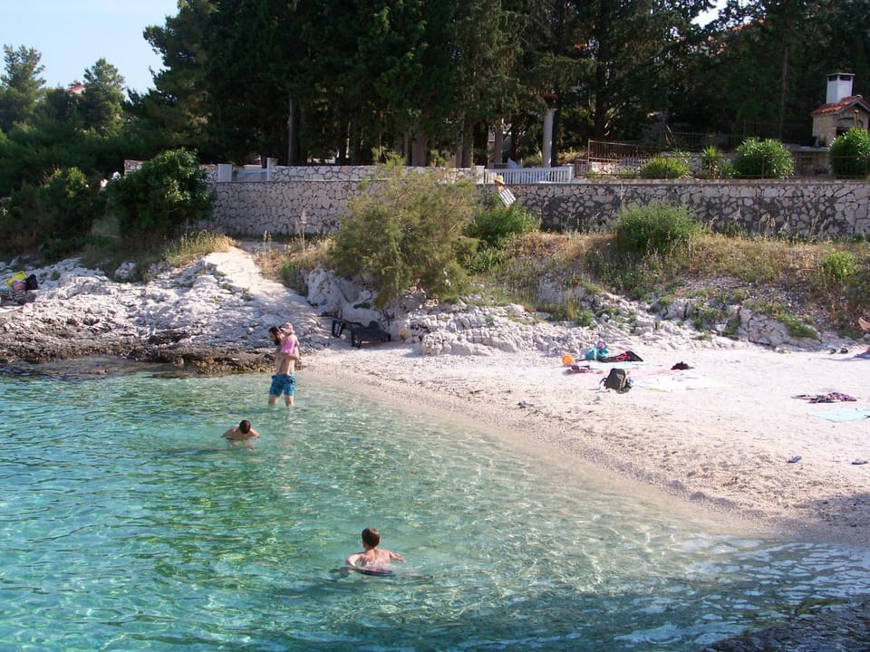 Neighbourhood, Beach