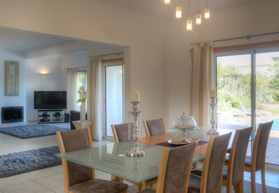 Communal lounge/ TV room, TV and multimedia, Living room, Seating area, Dining area, Evening entertainment