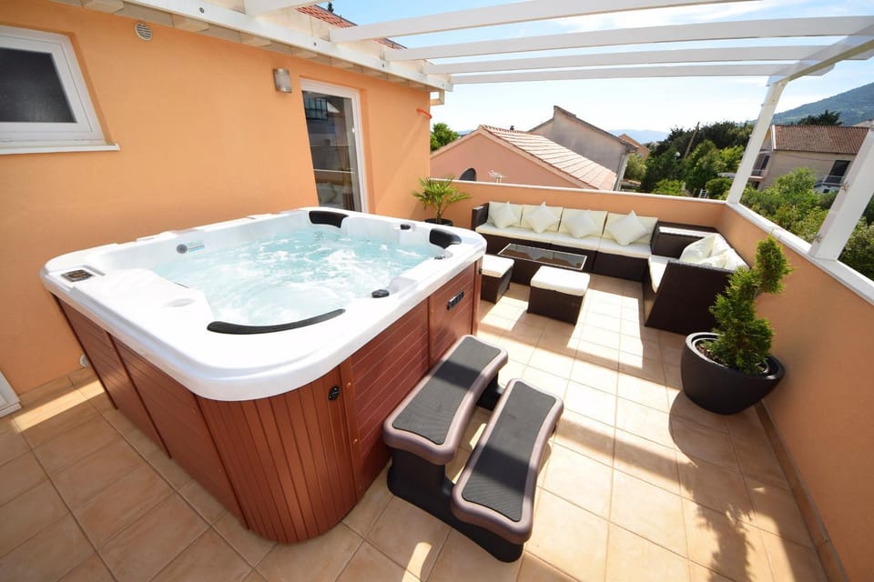 Hot Tub, Balcony/Terrace
