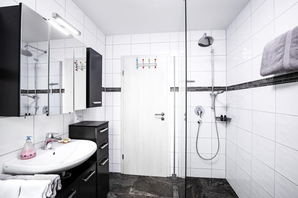 Sweet Home & Flower Garden Apartment in Garmisch-Partenkirchen