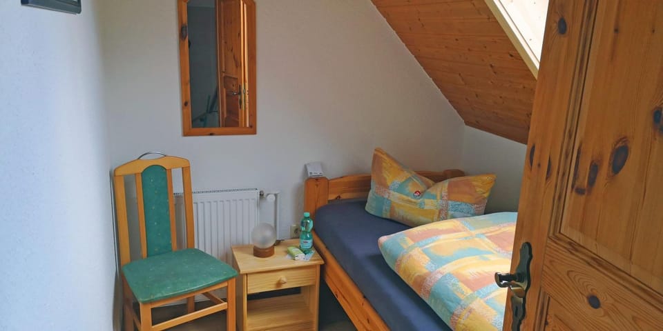 Staff, Bedroom, room service