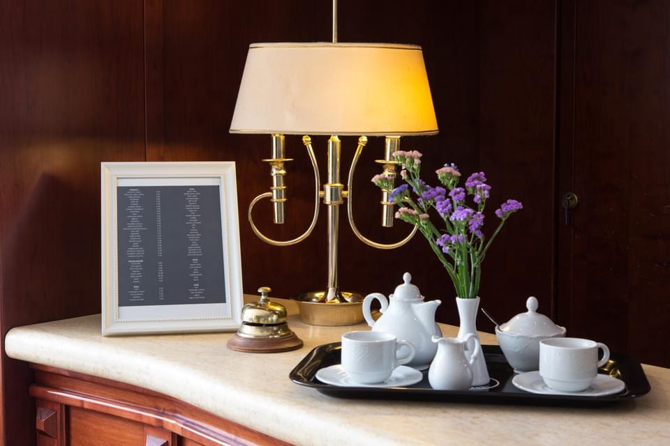 Coffee/tea facilities, Decorative detail, Breakfast, Drinks
