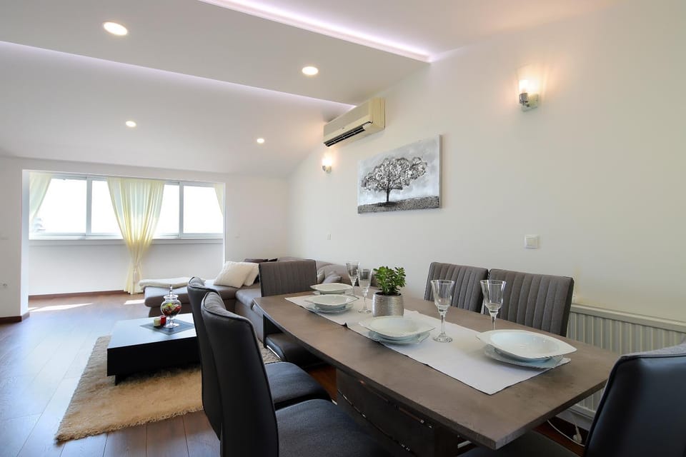 Living room, Seating area, Dining area