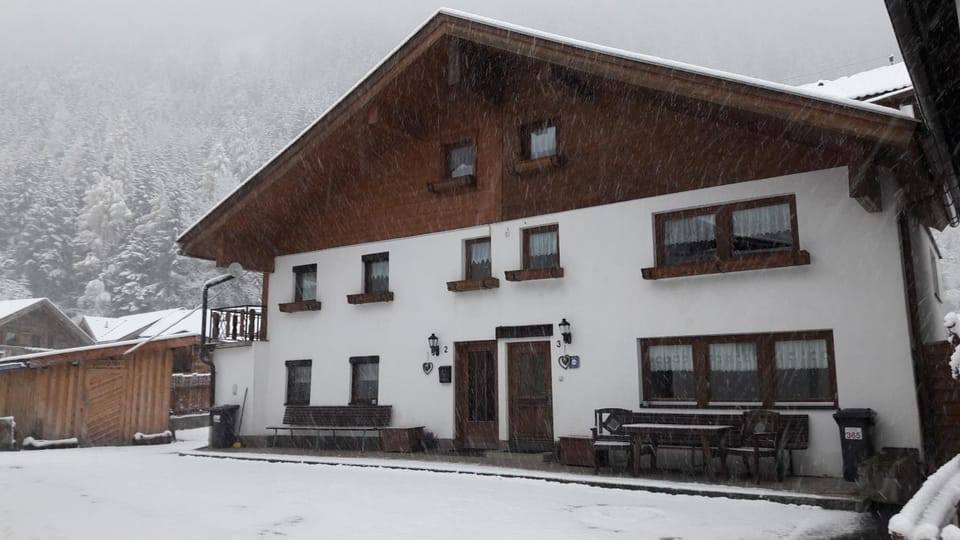 Facade/entrance, Winter