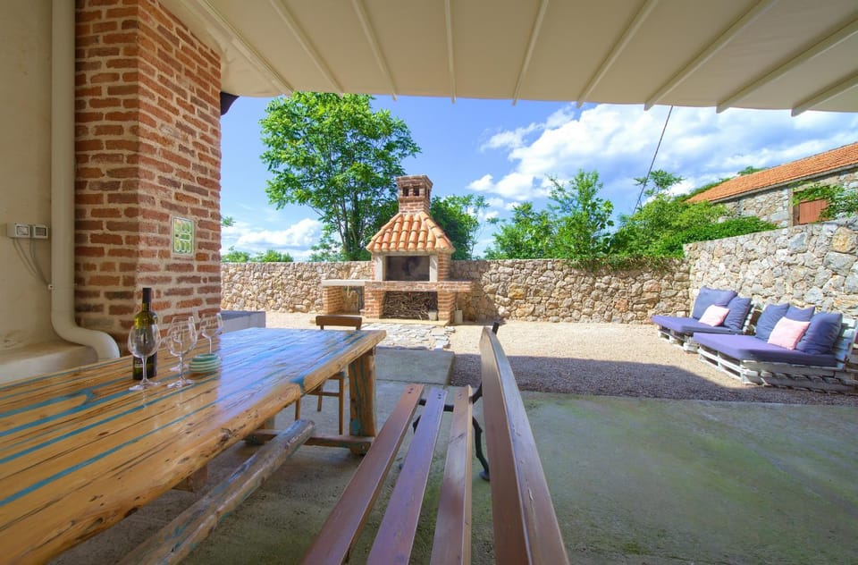 BBQ facilities, Seating area