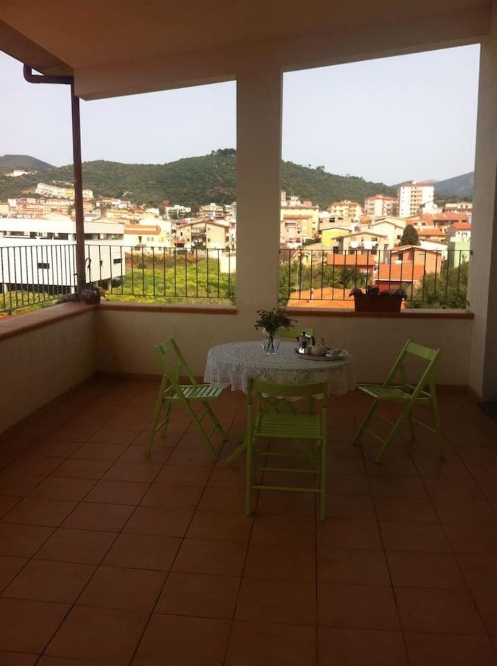 Natural landscape, View (from property/room), Balcony/Terrace, City view, Mountain view