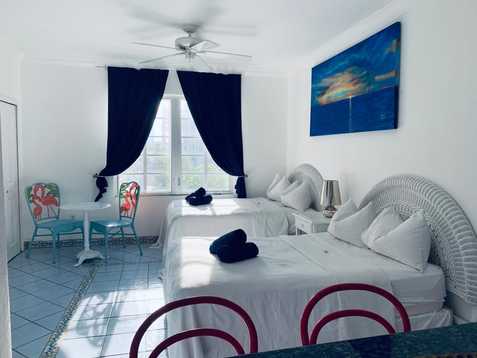 Beachfront Ocean Dr white sand paradise SoBe 311 Apartment in Flamingo Lummus