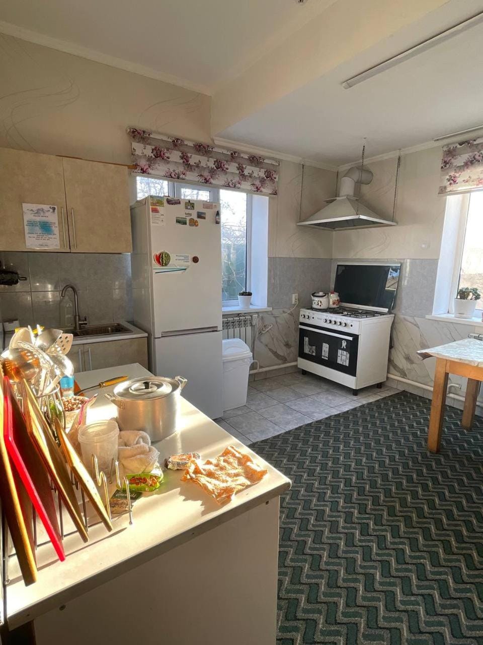 Kitchen or kitchenette, Food and drinks, Food, stove
