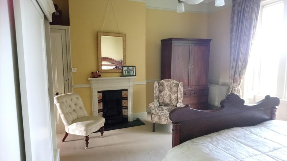 Seating area, flat iron