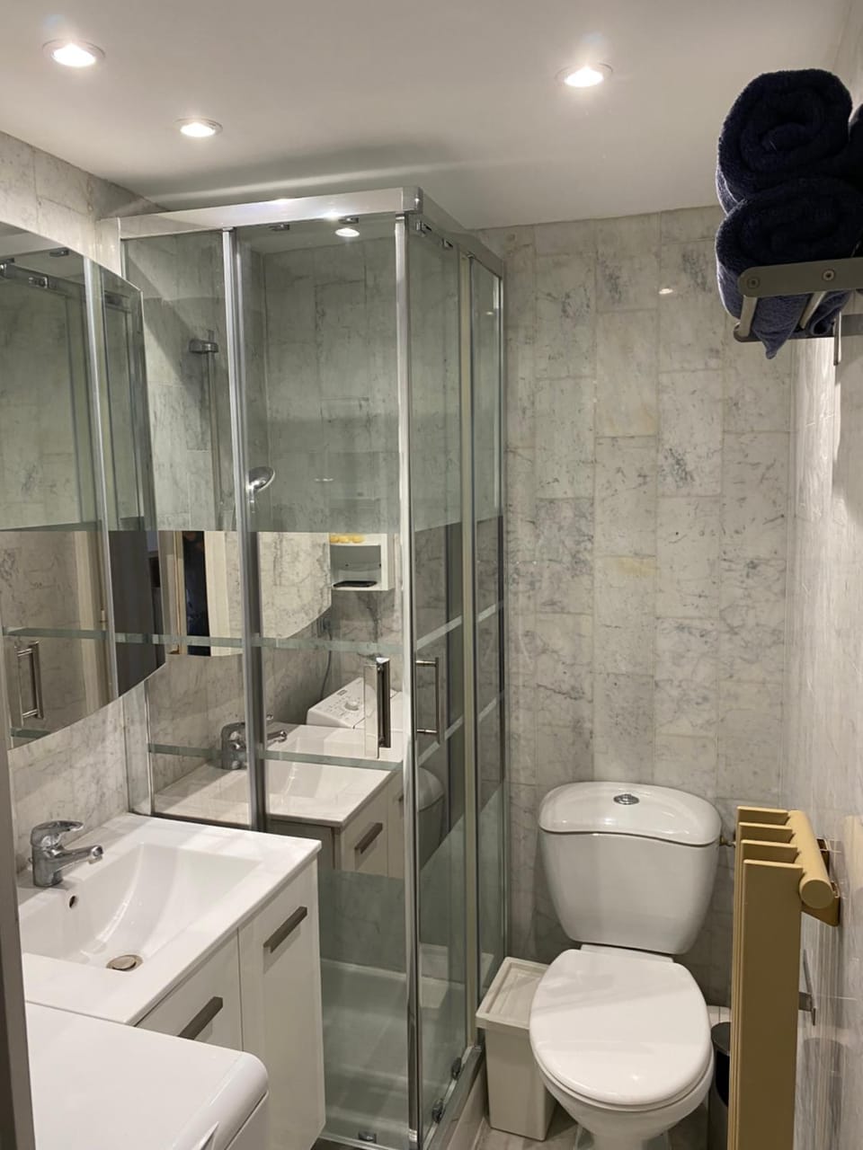 T1 résidence privée bien situé,piscine,tennis,parking Apartment in Hyères