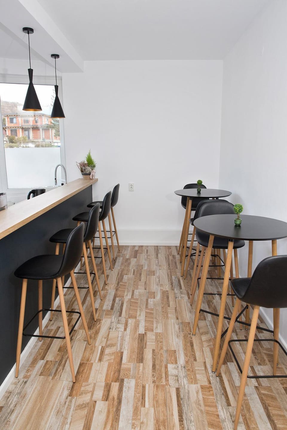 Lounge or bar, Food and drinks