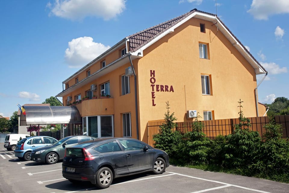 Property building, Street view, Parking