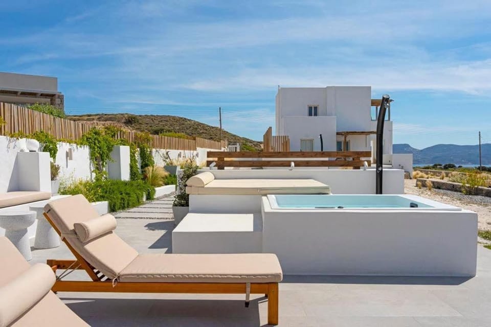 Milos Zen Suites House in Milos