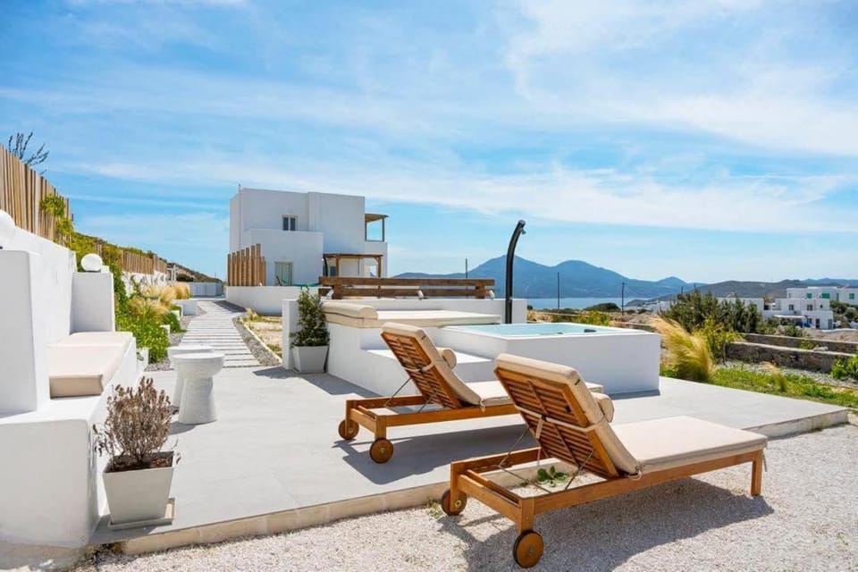 Milos Zen Suites House in Milos