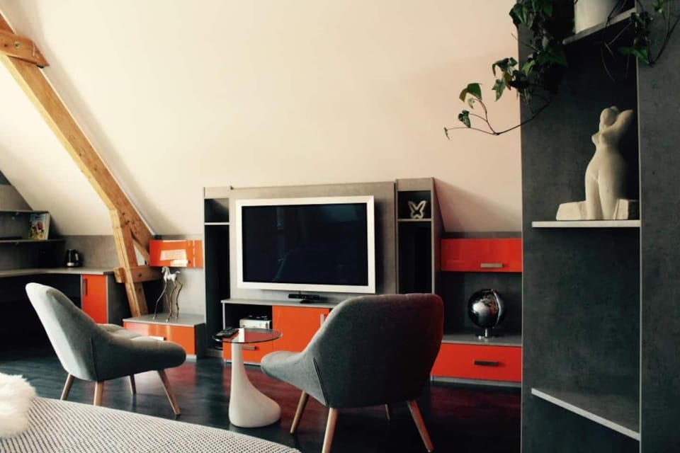 Living room, Photo of the whole room