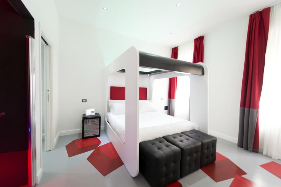 Photo of the whole room, Bedroom