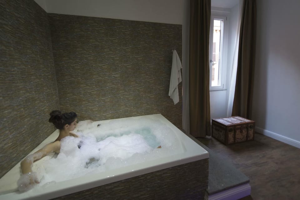 Hot Tub, Photo of the whole room, Bedroom