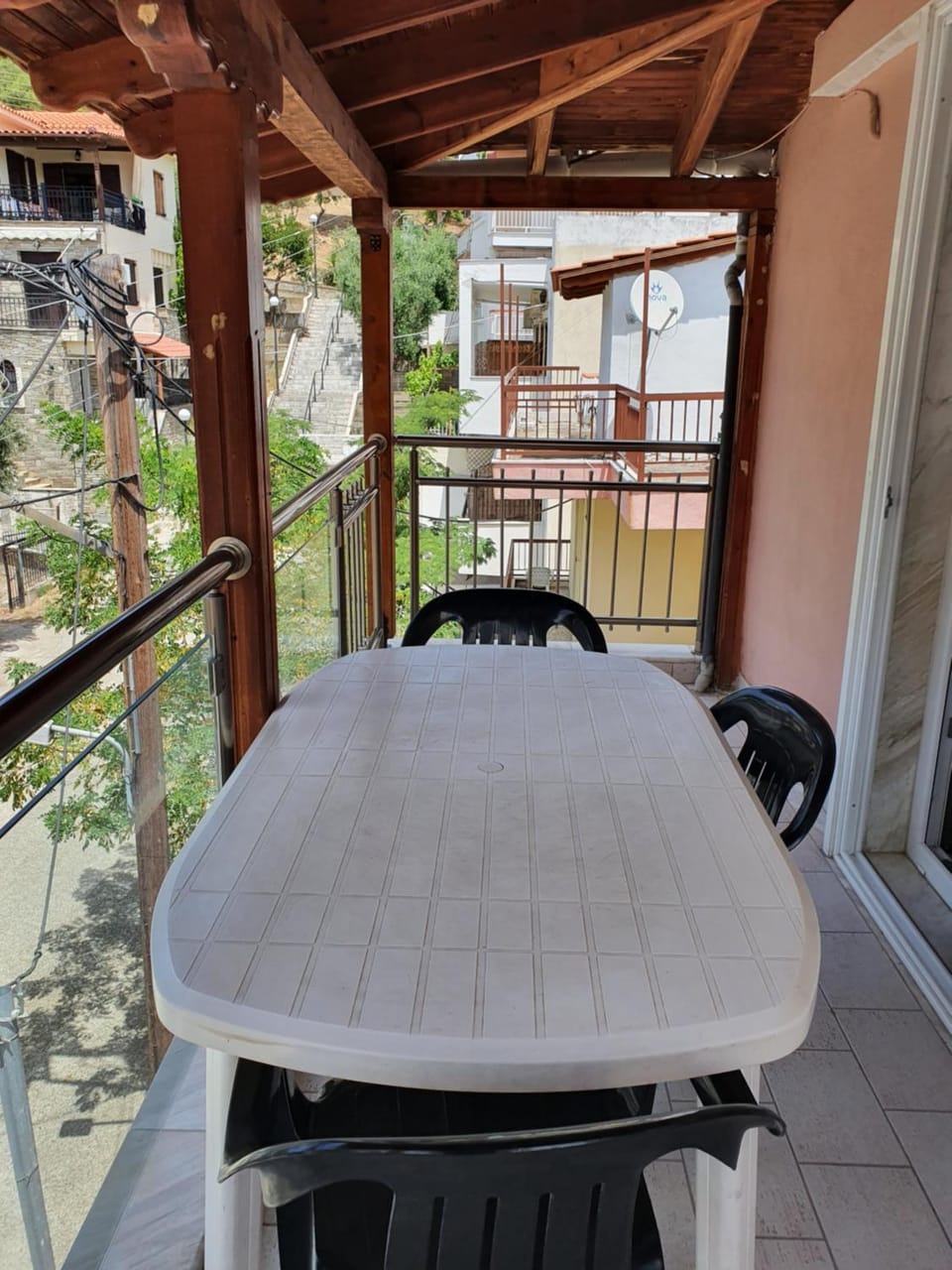 People, Balcony/Terrace, Mountain view, Street view, Family, Quiet street view