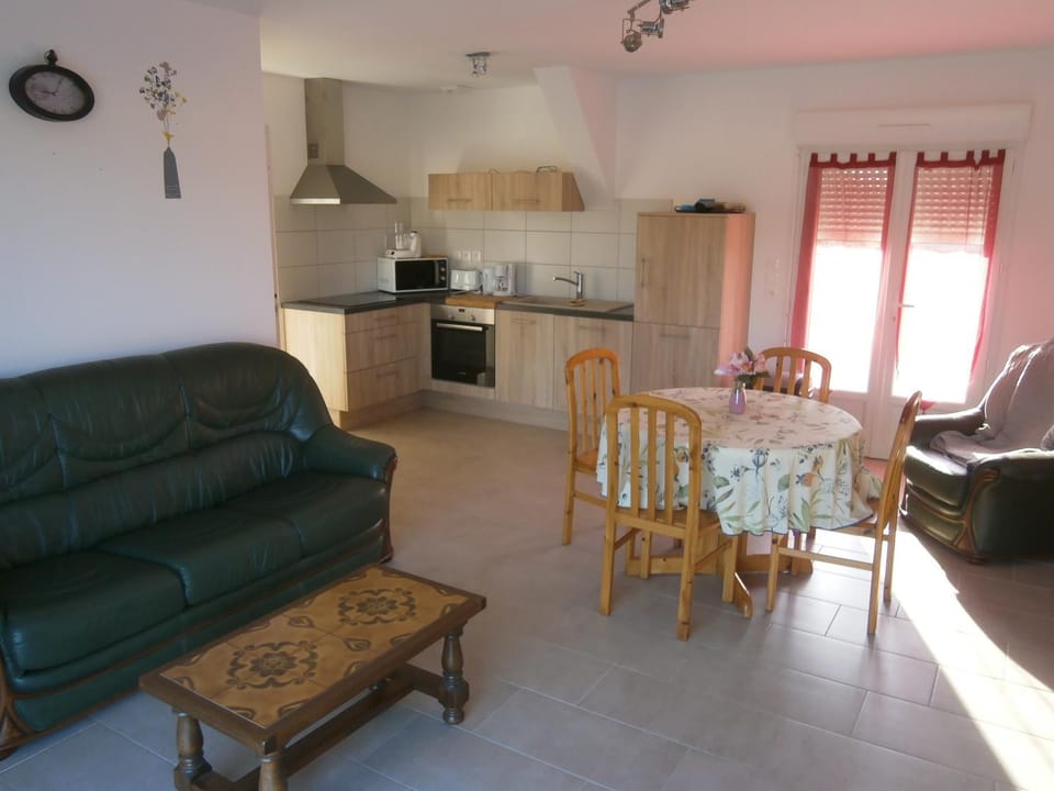 Kitchen or kitchenette, Living room