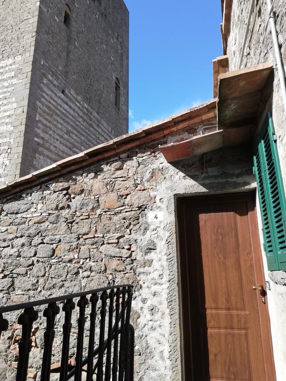 Facade/entrance, Balcony/Terrace