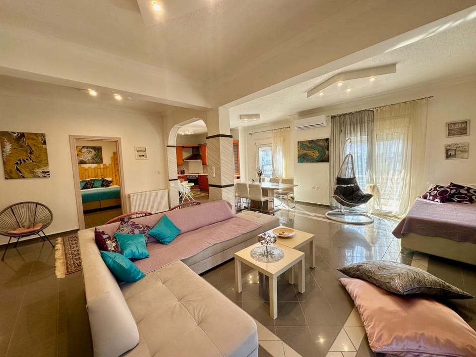 Communal lounge/ TV room, TV and multimedia, Seating area, Evening entertainment