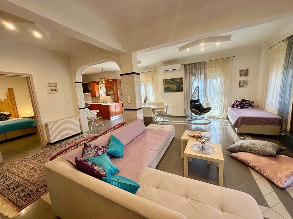 Living room, Seating area