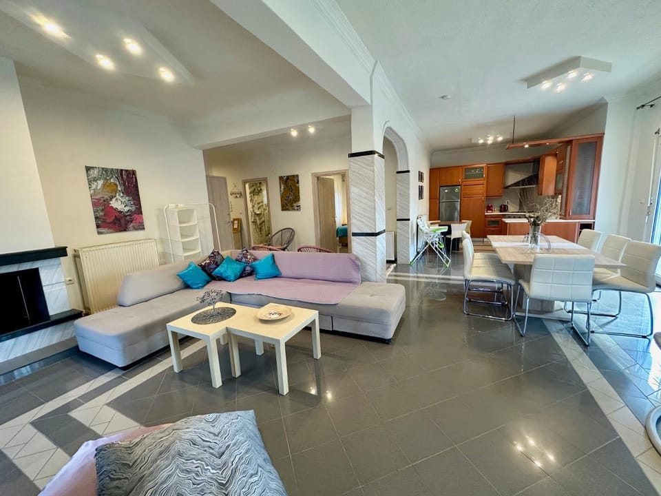 Kitchen or kitchenette, Living room, Dining area
