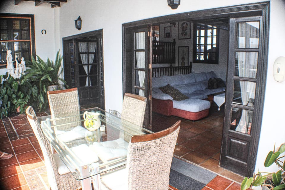 Habitaciones Doña Cris Bed and Breakfast in Puerto del Carmen