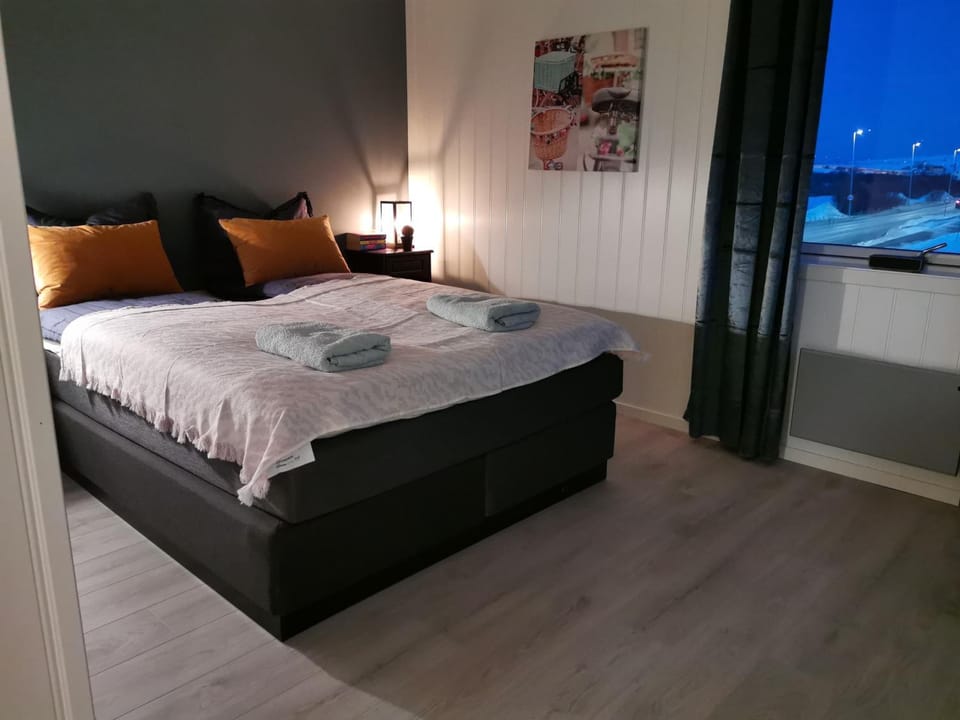 Property building, Bed, Photo of the whole room, Bedroom