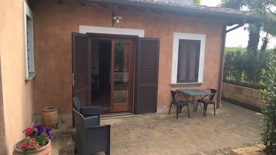 Patio, Facade/entrance