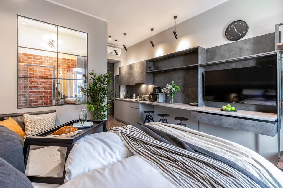 Dining area, Bedroom, Communal kitchen, City view