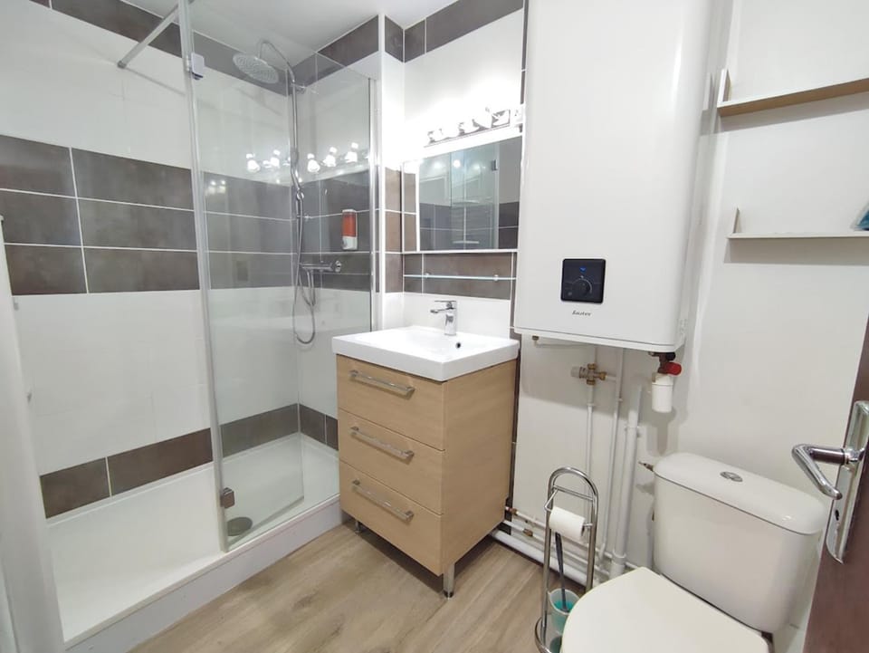 Shower, Toilet, Bathroom