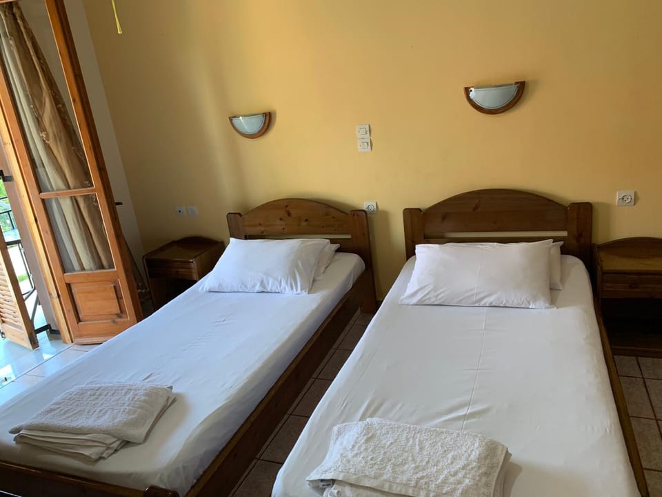 Violatos studios Apartment hotel in Agia Effimia