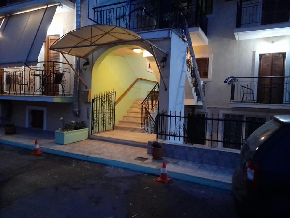 Violatos studios Apartment hotel in Agia Effimia