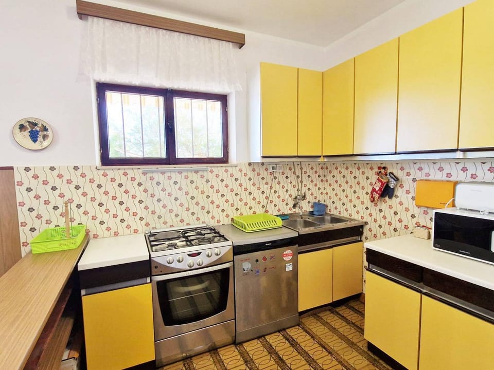 Kitchen or kitchenette, kitchen, kitchen