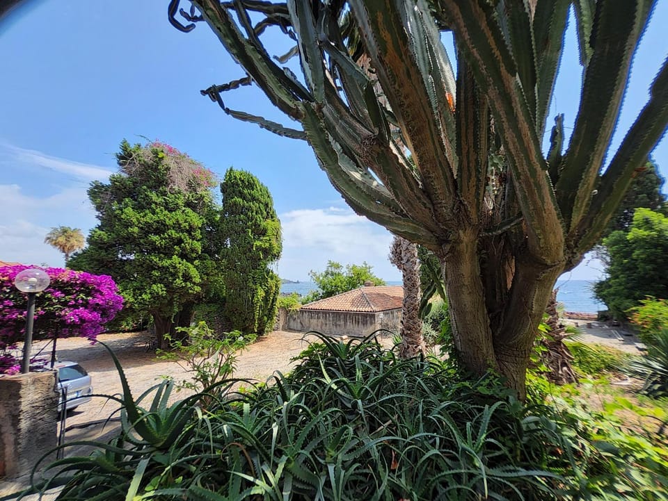 Casa sulla spiaggia di Santa Tecla House in Acireale
