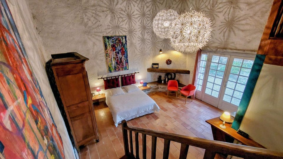 Bed, Photo of the whole room