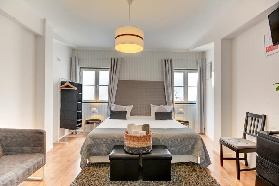 Other, Photo of the whole room, Decorative detail, Decorative detail, Bedroom