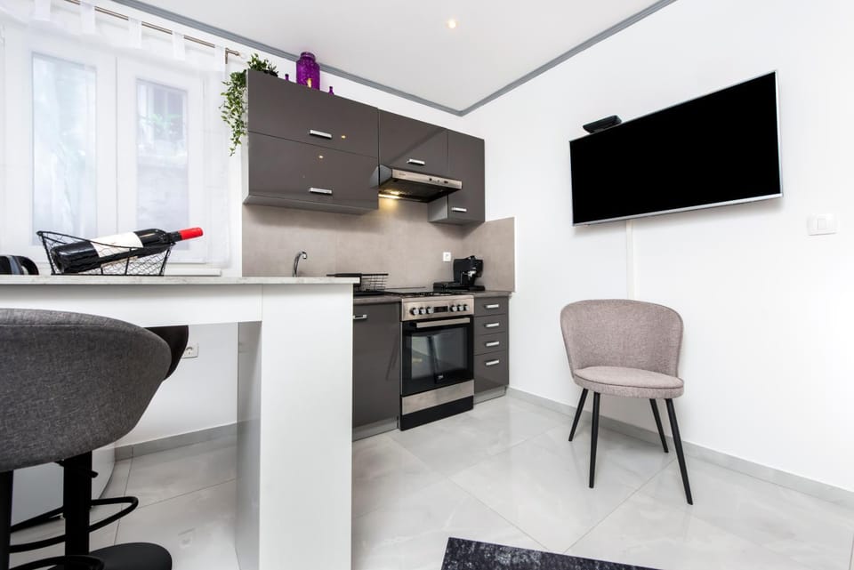 TV and multimedia, Kitchen or kitchenette