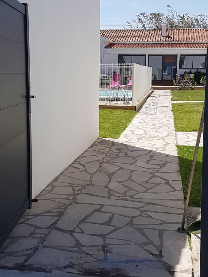 Appartement Aix (1 à 2 personnes) Apartment in Nouvelle-Aquitaine
