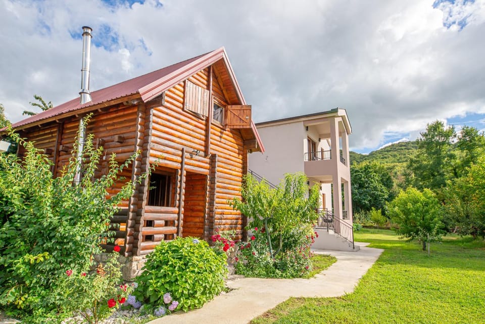 Property building, Spring, Day, Garden, Garden view