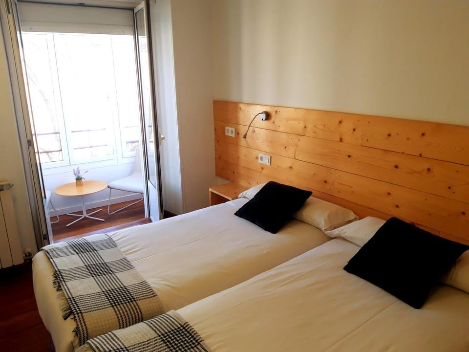 Balcony/Terrace, Living room, Seating area, Bedroom